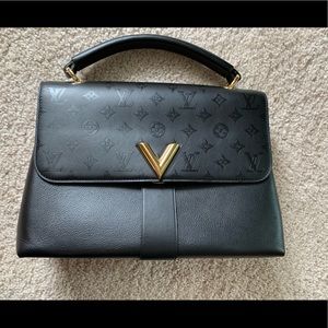 SOLD💝 
Louis Vuitton shoulder bag with tophandle